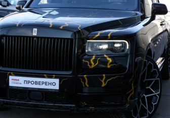 Подержанный автомобиль Rolls-Royce Cullinan 2019 года (43 фото)
