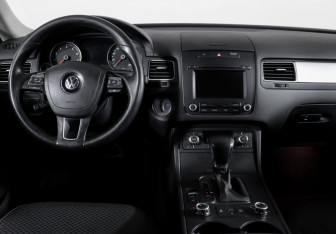 Подержанный автомобиль Volkswagen Touareg 2013 года (12 фото)