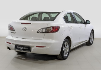 Подержанный автомобиль Mazda 3 Sedan 2012 года (5 фото)