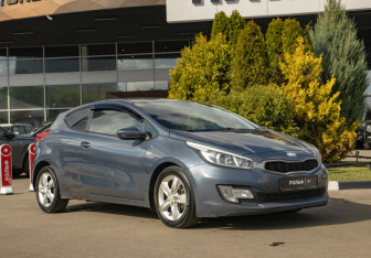 Подержанный автомобиль Kia Ceed Hatchback 2013 года (2 фото)