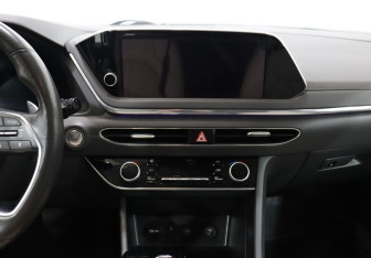 Подержанный автомобиль Hyundai Sonata 2019 года (19 фото)