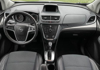 Подержанный автомобиль Opel Mokka 2013 года (12 фото)