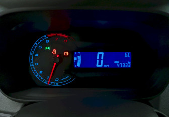 Подержанный автомобиль Chevrolet Cobalt Sedan 2012 года (24 фото)