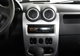 Подержанный автомобиль Renault Logan Sedan 2012 года (8 фото)