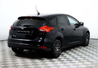 Подержанный автомобиль Ford Focus Hatchback 2017 года (5 фото)
