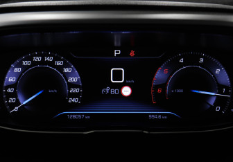 Подержанный автомобиль Peugeot 3008 2019 года (11 фото)