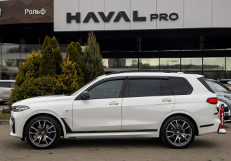 Подержанный автомобиль BMW X7 2020 года (6 фото)