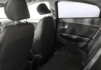 Подержанный автомобиль Kia Rio Sedan 2013 года (8 фото)