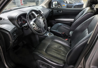 Подержанный автомобиль Nissan X-Trail 2011 года (16 фото)