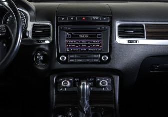 Подержанный автомобиль Volkswagen Touareg 2015 года (14 фото)