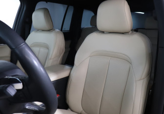 Подержанный автомобиль Jeep Grand Cherokee 2023 года (17 фото)