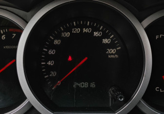 Подержанный автомобиль Suzuki Grand Vitara 2006 года (16 фото)