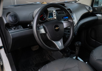 Подержанный автомобиль Chevrolet Spark 2012 года (12 фото)