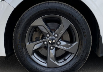 Подержанный автомобиль Kia K5 2020 года (9 фото)