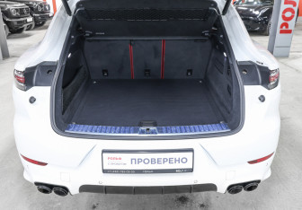 Подержанный автомобиль Porsche Cayenne 2020 года (10 фото)