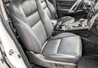 Подержанный автомобиль Mitsubishi Pajero Sport 2019 года (23 фото)
