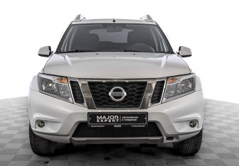 Подержанный автомобиль Nissan Terrano 2020 года (2 фото)