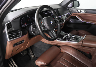 Подержанный автомобиль BMW X5 2021 года (12 фото)