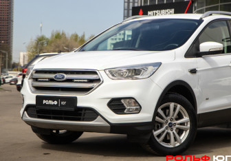 Подержанный автомобиль Ford Kuga 2017 года (16 фото)
