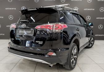 Подержанный автомобиль Toyota RAV4 2019 года (4 фото)