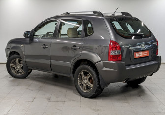 Подержанный автомобиль Hyundai Tucson 2008 года (7 фото)