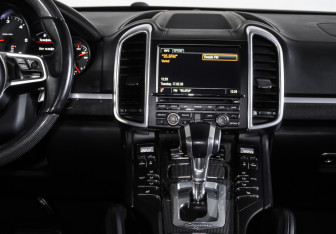 Подержанный автомобиль Porsche Cayenne 2016 года (13 фото)