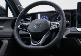 Подержанный автомобиль Volkswagen Tiguan 2025 года (14 фото)