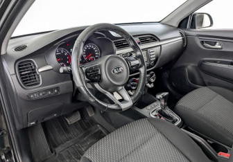 Подержанный автомобиль Kia Rio Hatchback 2020 года (16 фото)