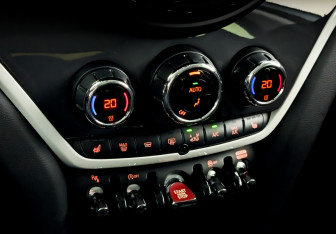 Подержанный автомобиль MINI Countryman 2018 года (26 фото)