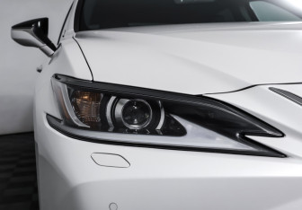 Подержанный автомобиль Lexus ES 2020 года (24 фото)