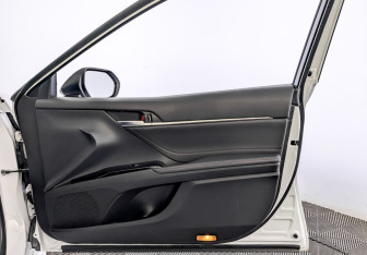 Подержанный автомобиль Toyota Camry Sedan 2020 года (25 фото)