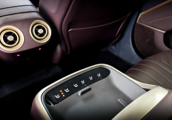 Подержанный автомобиль Avatr 11 2023 года (27 фото)