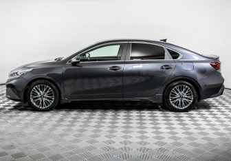 Подержанный автомобиль Kia Cerato Sedan 2022 года (8 фото)