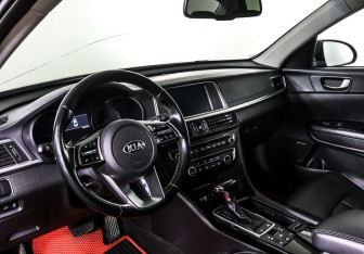Подержанный автомобиль Kia Optima Sedan 2019 года (10 фото)