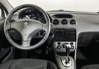 Подержанный автомобиль Peugeot 408 2013 года (12 фото)
