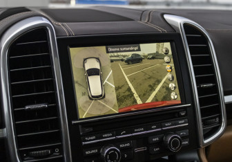 Подержанный автомобиль Porsche Cayenne 2015 года (20 фото)