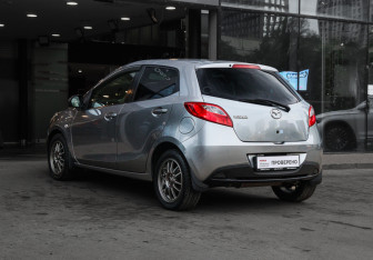 Подержанный автомобиль Mazda Demio 2011 года (6 фото)