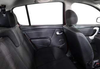 Подержанный автомобиль Renault Sandero 2013 года (8 фото)