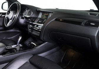 Подержанный автомобиль BMW X4 2017 года (10 фото)