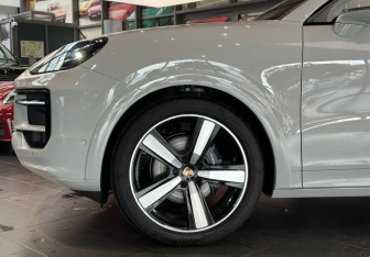 Новый Porsche Cayenne 2025 (4 фото)