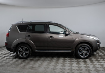 Подержанный автомобиль Peugeot 4007 2010 года (4 фото)