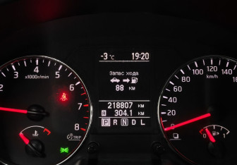 Подержанный автомобиль Nissan X-Trail 2012 года (14 фото)