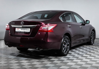 Подержанный автомобиль Nissan Teana 2014 года (5 фото)