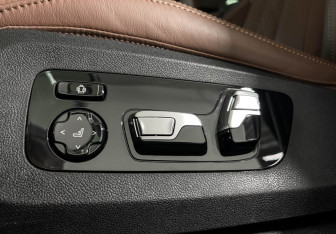 Подержанный автомобиль BMW X5 2025 года (19 фото)