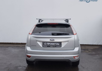 Подержанный автомобиль Ford Focus Hatchback 2011 года (7 фото)