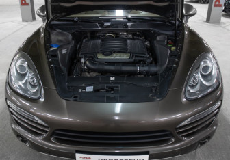 Подержанный автомобиль Porsche Cayenne 2013 года (9 фото)