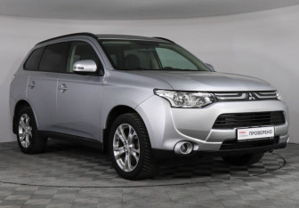 Подержанный автомобиль Mitsubishi Outlander 2013 года (3 фото)