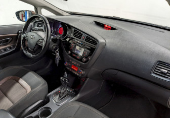 Подержанный автомобиль Kia Ceed Hatchback 2014 года (19 фото)