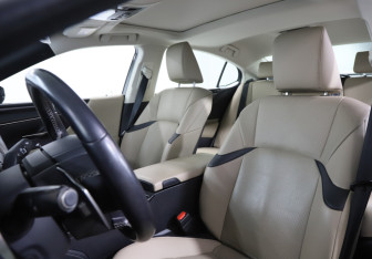 Подержанный автомобиль Lexus ES 2018 года (16 фото)