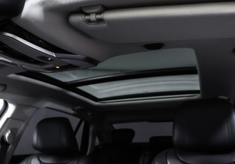 Подержанный автомобиль Hongqi H5 2024 года (18 фото)